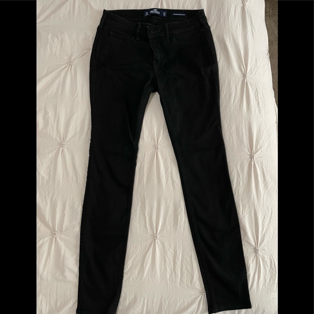 Women’s size 5 short Low rise super skinny Hollister Jeans